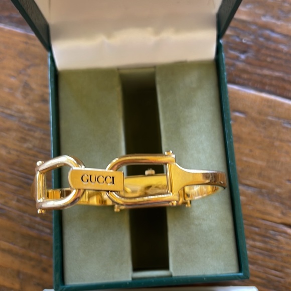 Gucci Gold Women's Watch - Picture 3 of 9